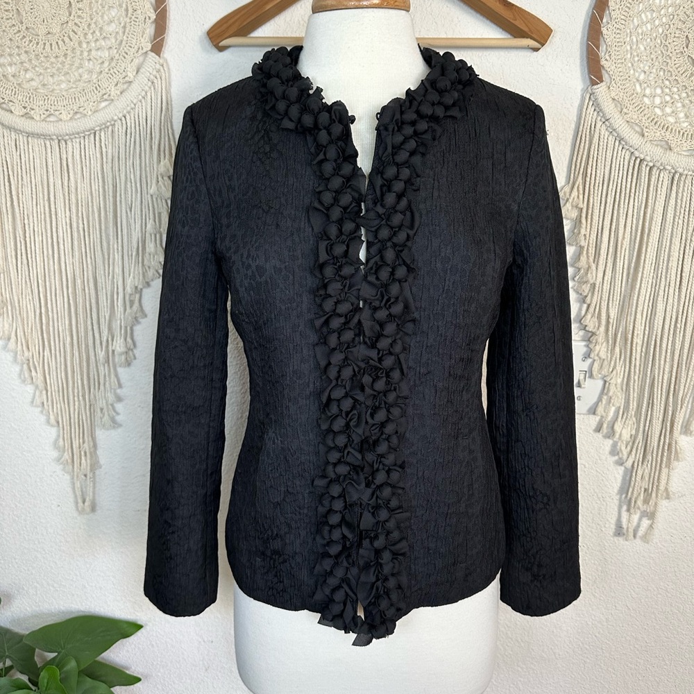 Chicos black textured blazer jacket size 0 small clasp closure NEW